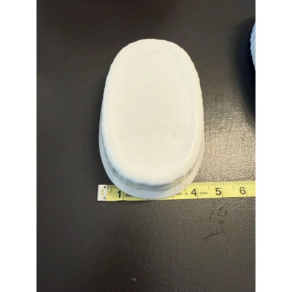 Corning Ware Set of 2 French White Individual Stoneware  & Seals 15 oz & 23 oz